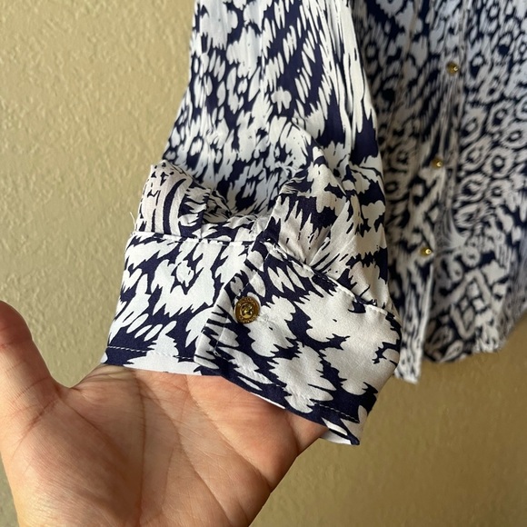 Lilly Pulitzer Sea View Navy Button Up Shirt women Size Medium Long Sleeve RAYON - Picture 3 of 7